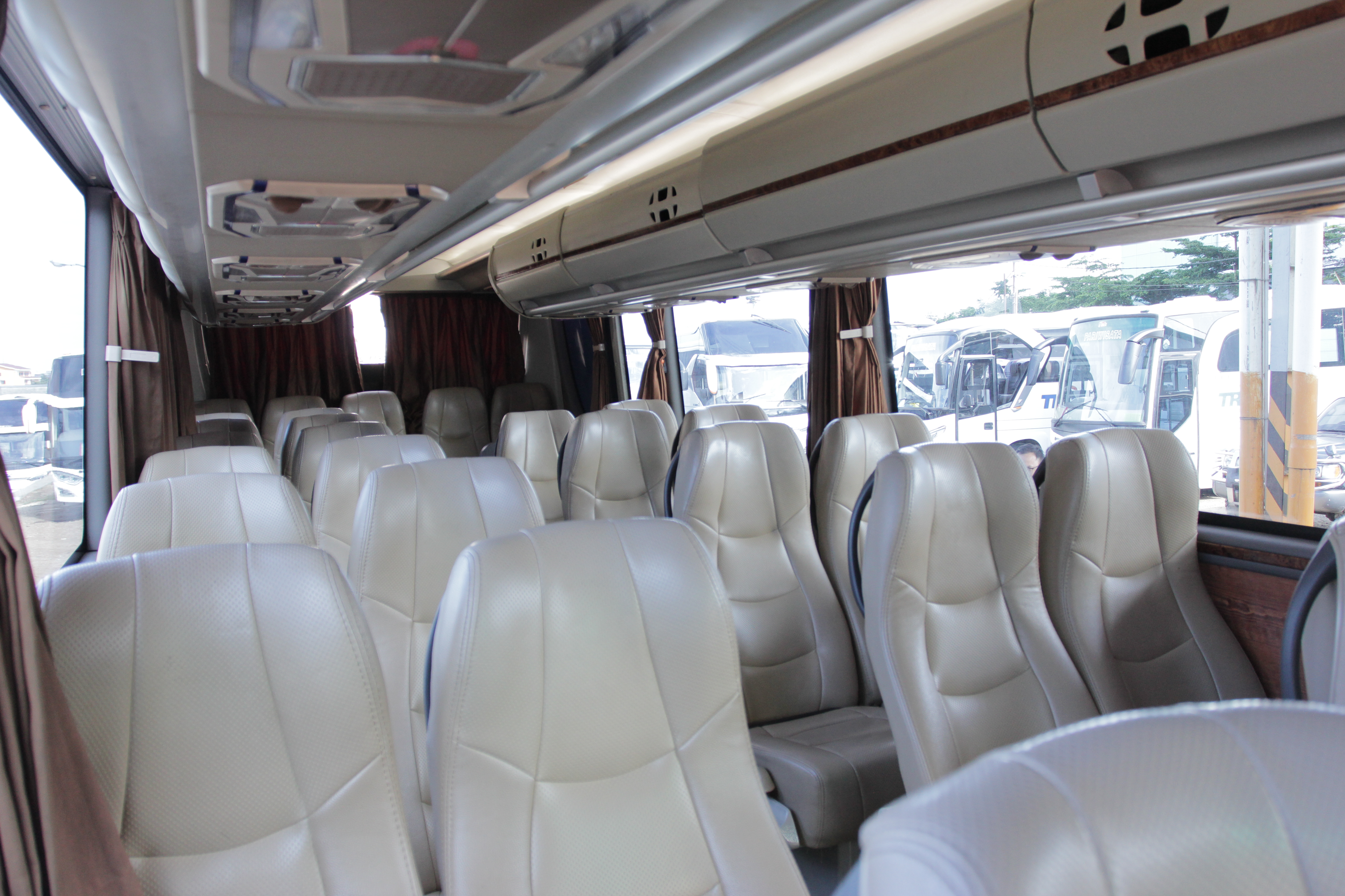 Sewa Medium Bus 35 dari TRAC untuk kebutuhan transportasi Anda