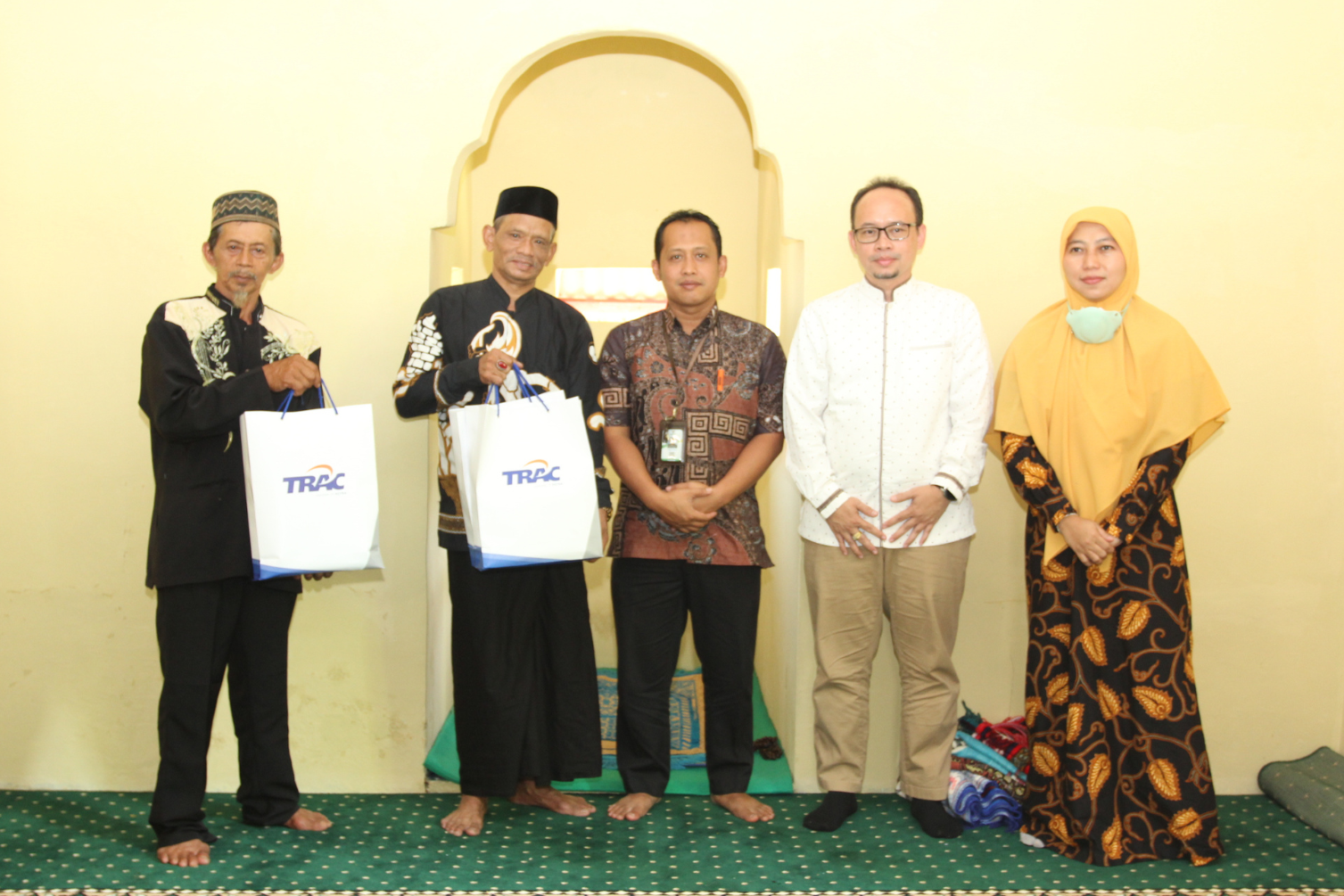 Gandeng BAZNAS, TRAC Syariah Resmikan Mushola Al-Ikhlas Bogor