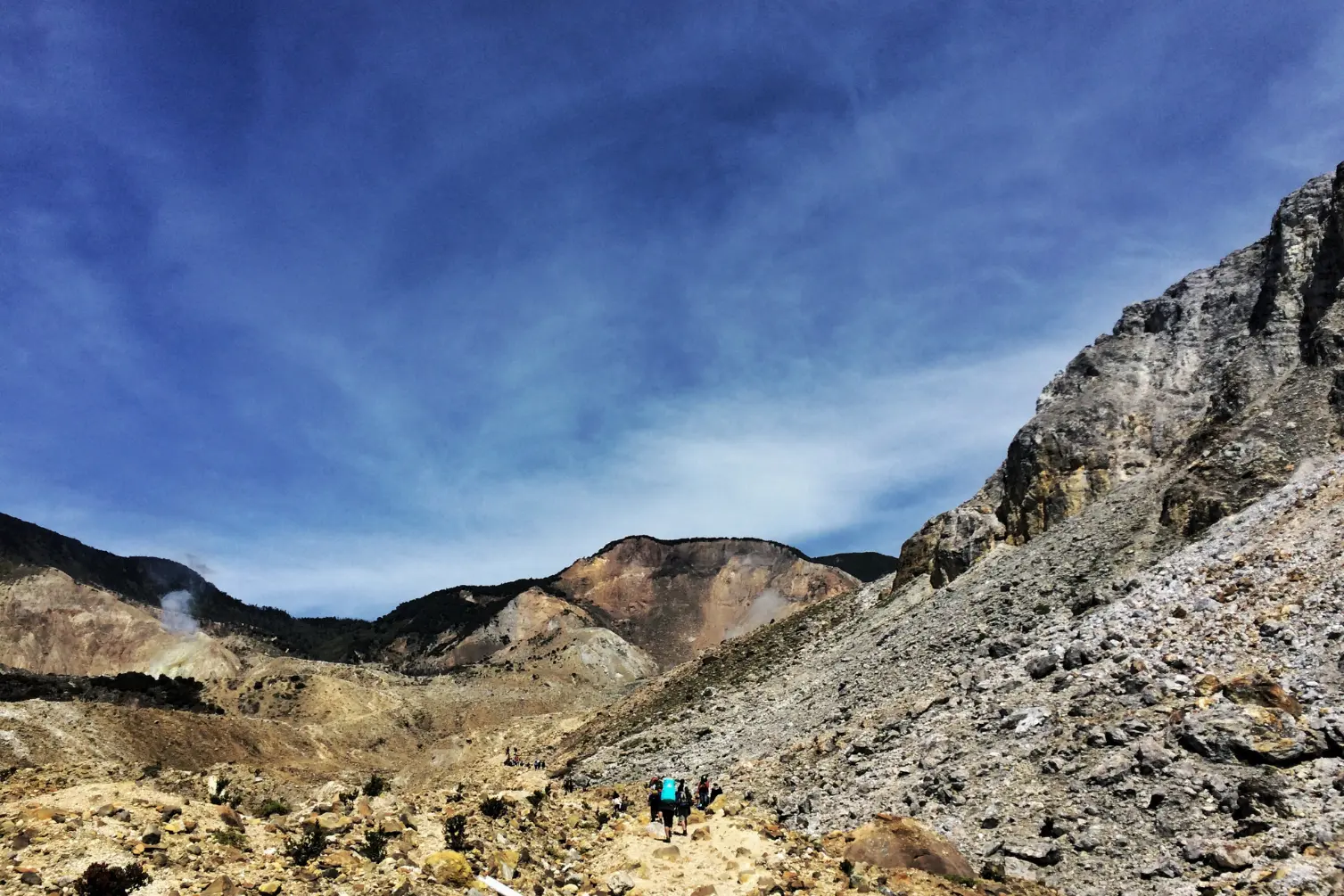 Trekking Papandayan.webp
