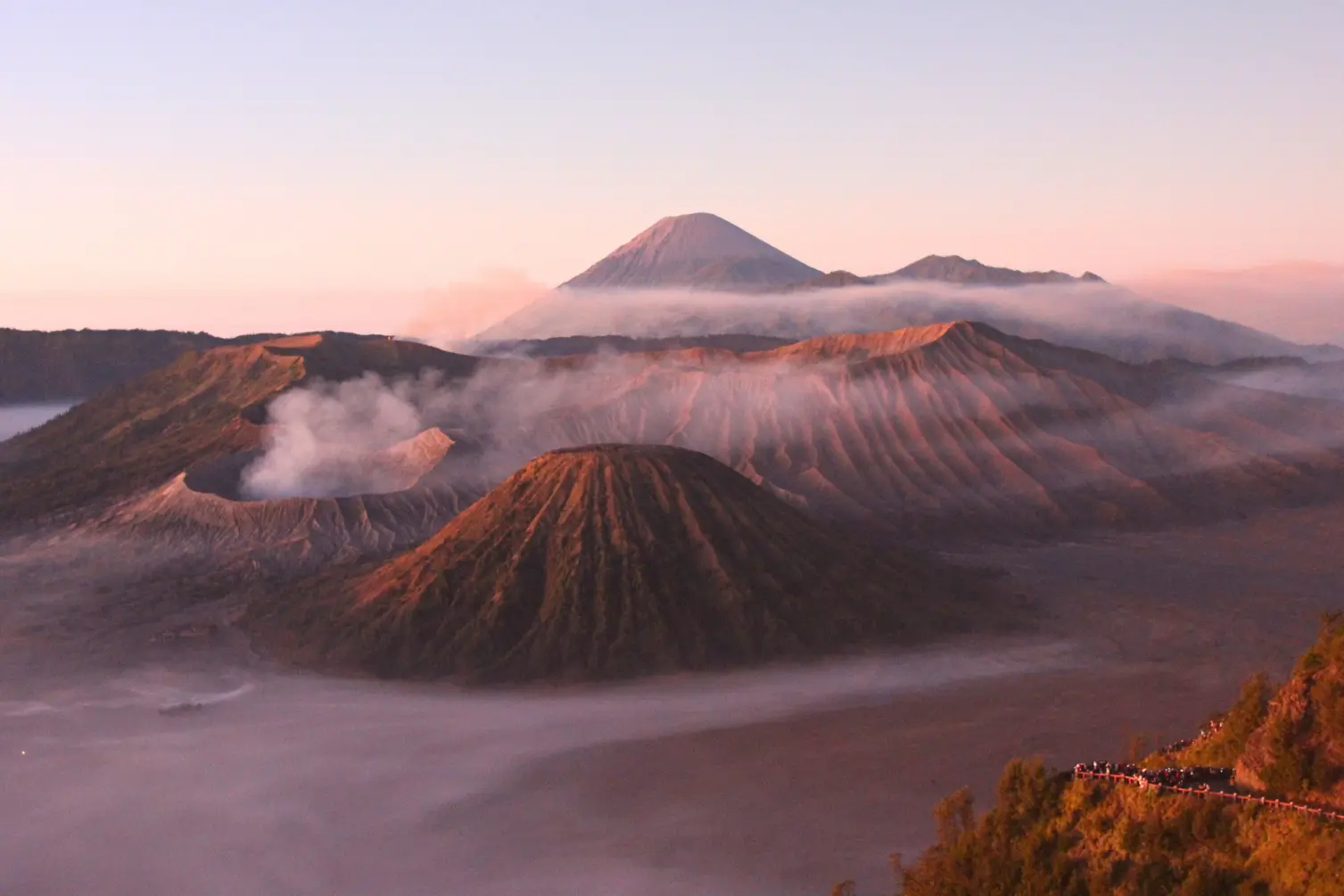 Gunung Bromo – Sunrise Ikonik yang Tak Pernah Gagal.webp