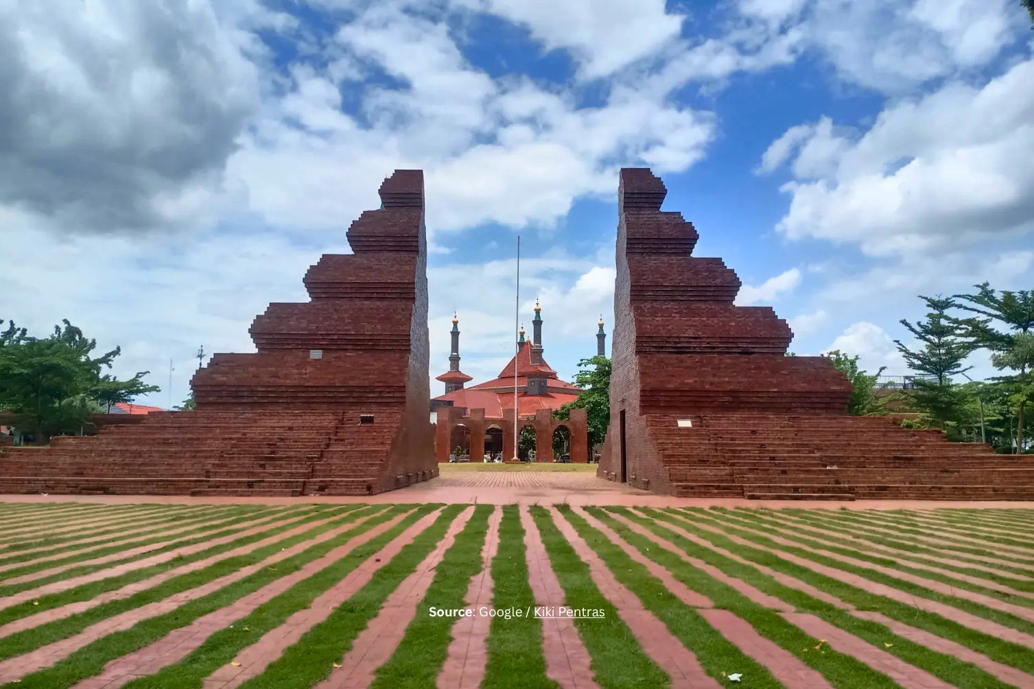 Menutup Hari di Alun-Alun Kejaksan.webp