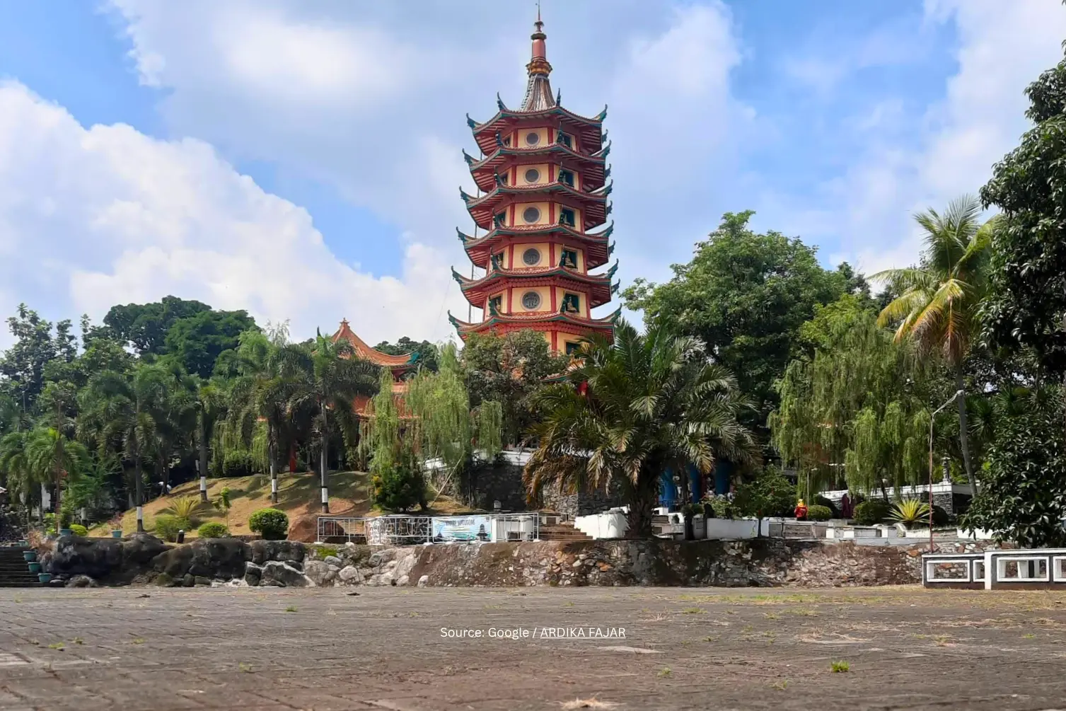 Vihara Buddhagaya Watugong, Semarang.webp