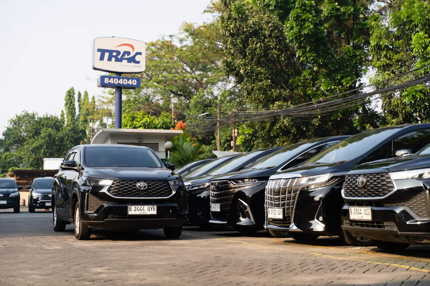 Pilihan mobil di TRAC, ada Toyota Innova Zenix hingga Alphard.webp