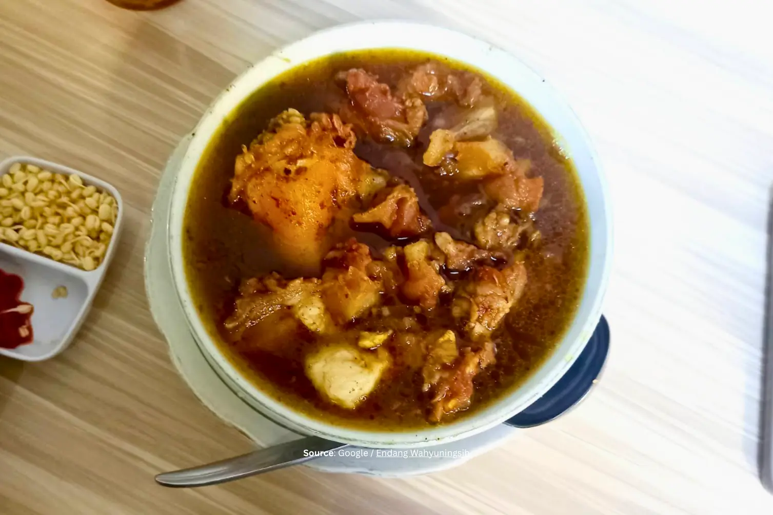 Rawon Dengkul makanan khas Malang.webp